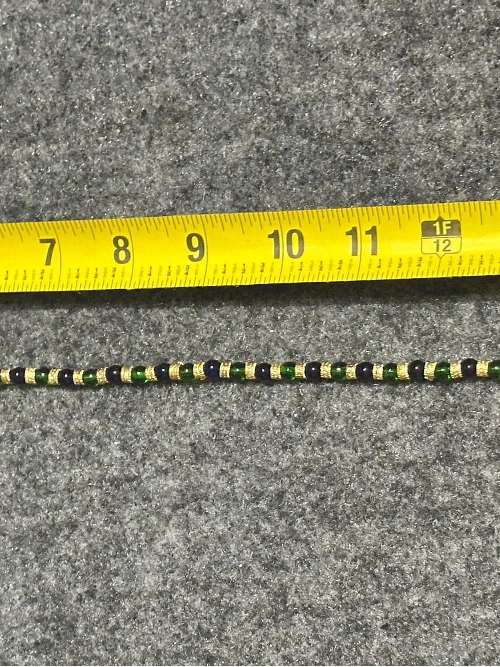 THIS IS A LADIES MURANO GLASS NECKLACE MEASURING 17” IN LENGTH, 6” WHEN WORN. I